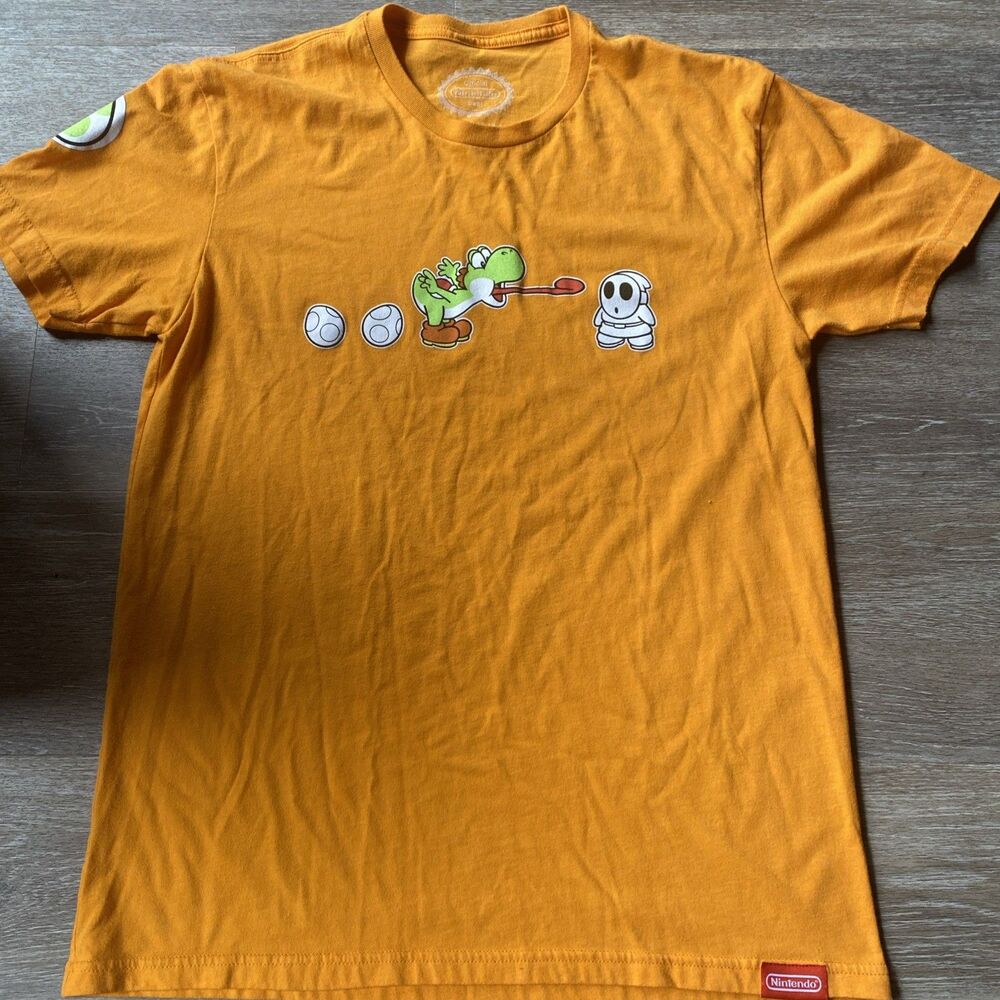 Official Nintendo Certified T-shirt Yoshi with Shy Guy Size Medium Orange